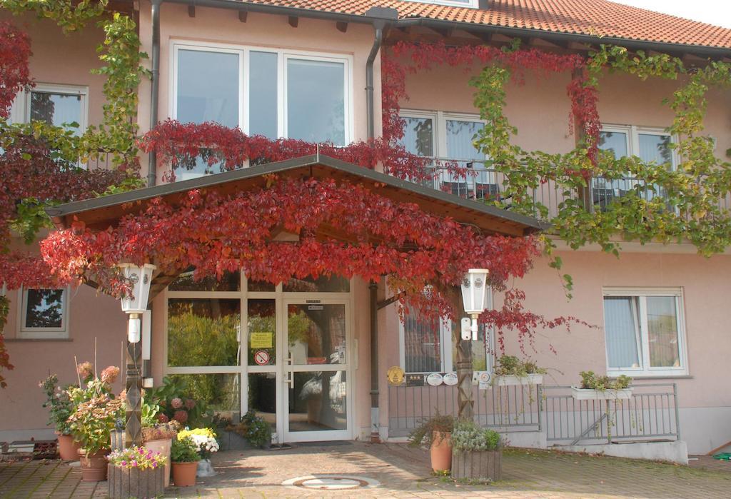 Gaestehaus Kleine Kalmit Ландау Екстер'єр фото